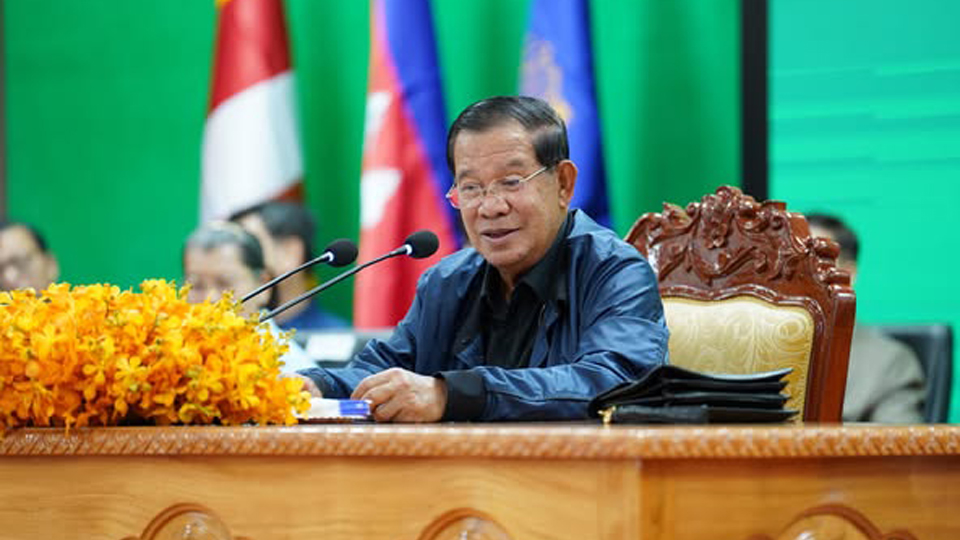 សម្តេចតេជោ ប្រកាសថា ព្រឹទ្ធសភានឹងធ្វើវិសោធនកម្មច្បាប់បោះឆ្នោតព្រឹទ្ធសភា ដោយកំណត់យកខេត្តធ្វើជាមណ្ឌលបោះឆ្នោត មិនយកភូមិភាគនោះទេ! ជំរុញឲ្យសមាជិកព្រឹទ្ធសភា មានការទទួលខុសត្រូវនៅមូលដ្ឋាន។