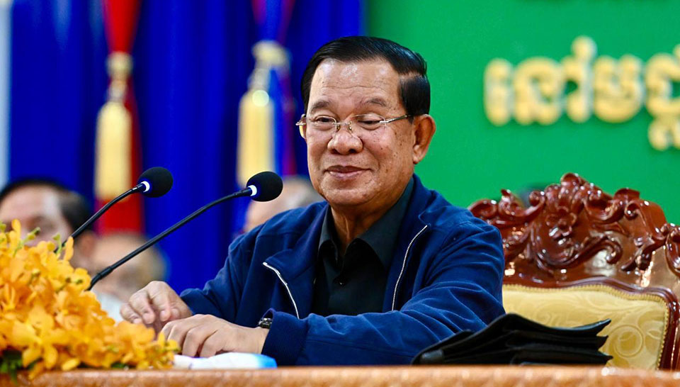 សម្តេចតេជោ៖ ថៃត្រូវប្រាប់ទៅប្រជាជនខ្លួនឯងថា «ចាប់ពីពេលនេះតទៅ កែសម្រួលពេលវេលាត្រូវបានបញ្ចប់ ហើយឱ្យដំណើរការធម្មតាចាប់ពីម៉ោង ៦ព្រឹក ដល់ម៉ោង ១០យប់ នៅ«គ្រប់ច្រកទាំងអស់» តែប៉ុណ្ណឹងទៅចប់ហើយ !